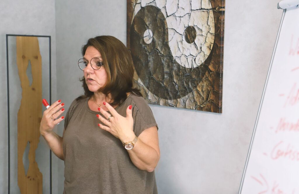 Bild von Daniela Haase beim Seminar-Workshop zum Stressmanagement